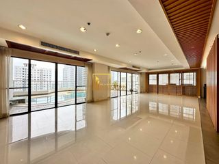 For rent 3 bedrooms condo in Khlong Toei, Bangkok