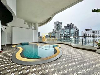 For rent 3 bedrooms condo in Khlong Toei, Bangkok