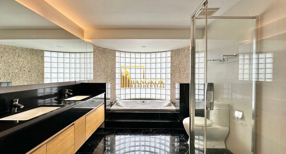 Condo en alquiler de 3 habitaciones en Khlong Toei, Bangkok