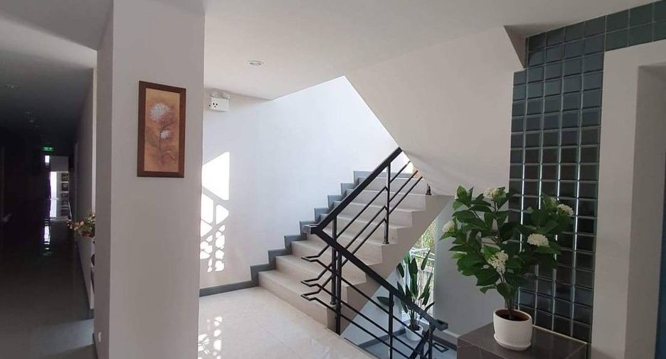 For sale 40 bed apartment in Phra Khanong, Bangkok