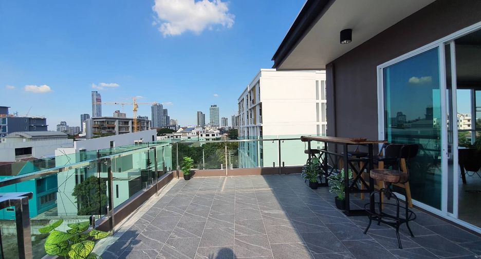 For sale 40 bed apartment in Phra Khanong, Bangkok