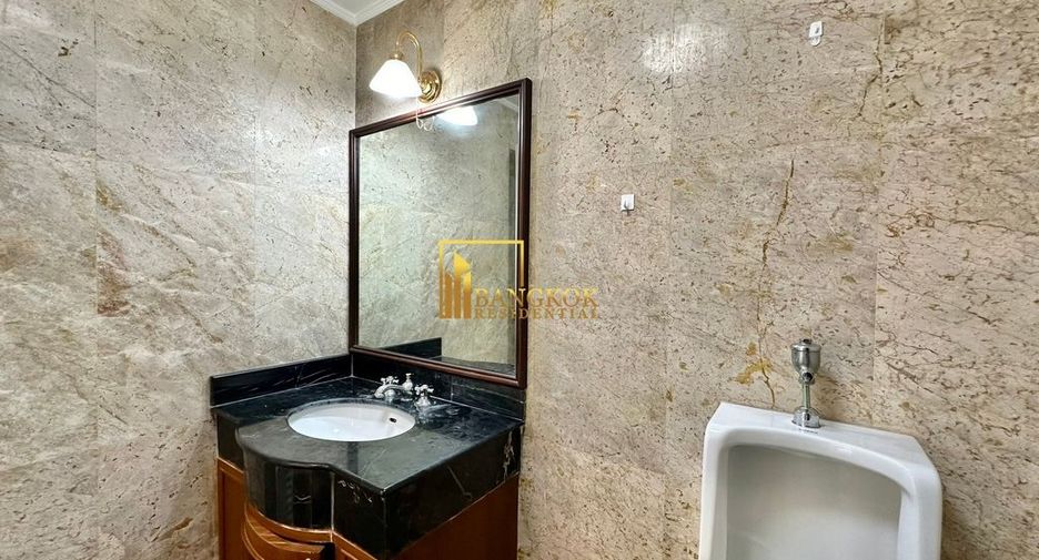 Condo en alquiler de 4 habitaciones en Khlong Toei, Bangkok
