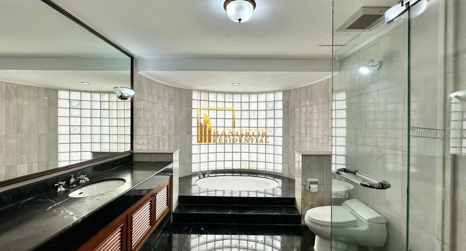 Condo en alquiler de 4 habitaciones en Khlong Toei, Bangkok