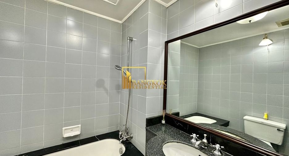 Condo en alquiler de 4 habitaciones en Khlong Toei, Bangkok