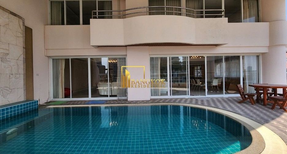 Condo en alquiler de 3 habitaciones en Khlong Toei, Bangkok
