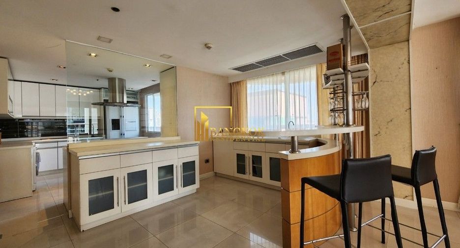 Condo en alquiler de 3 habitaciones en Khlong Toei, Bangkok
