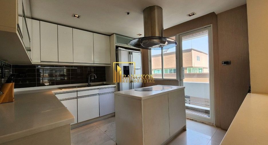 Condo en alquiler de 3 habitaciones en Khlong Toei, Bangkok