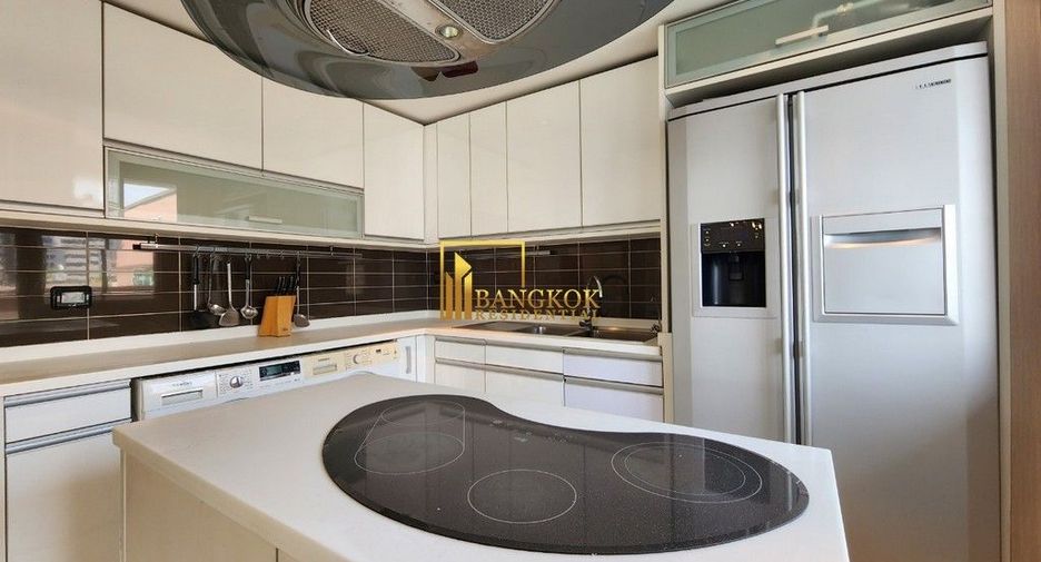 Condo en alquiler de 3 habitaciones en Khlong Toei, Bangkok