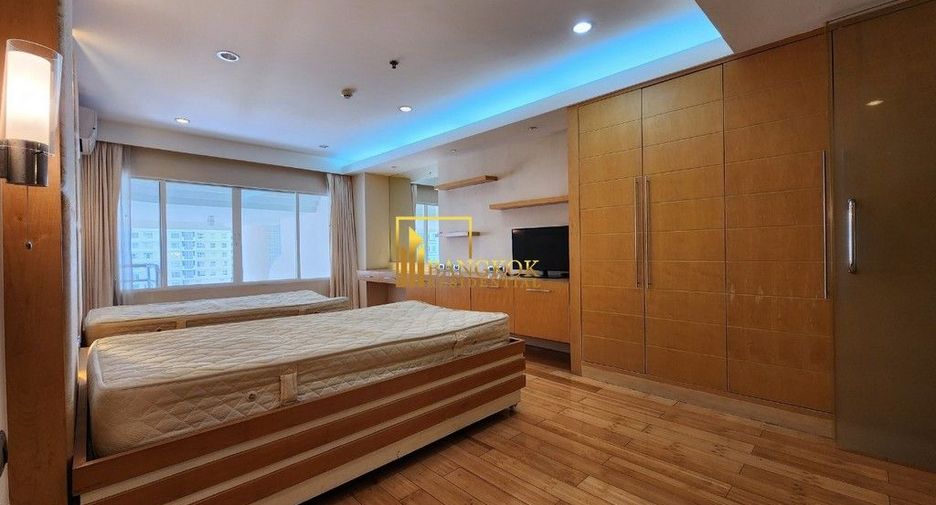 Condo en alquiler de 3 habitaciones en Khlong Toei, Bangkok