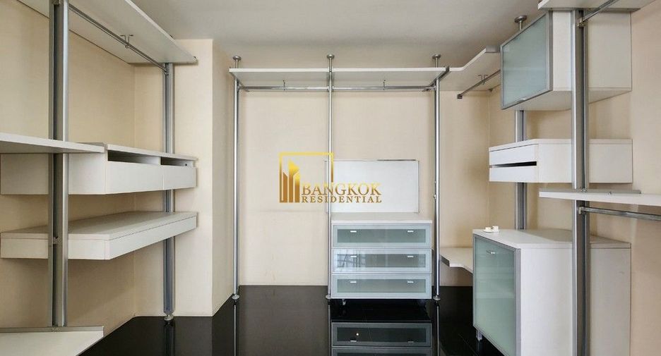 Condo en alquiler de 3 habitaciones en Khlong Toei, Bangkok