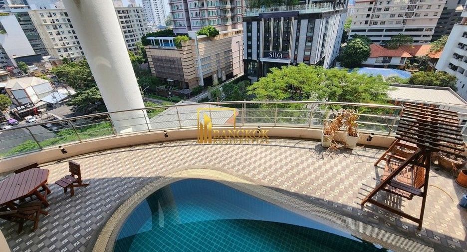Condo en alquiler de 3 habitaciones en Khlong Toei, Bangkok