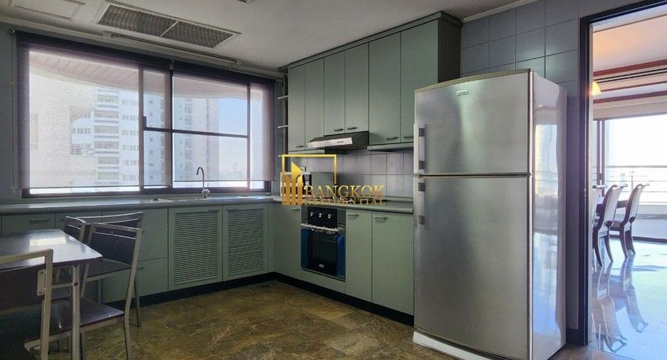Condo en alquiler de 3 habitaciones en Khlong Toei, Bangkok