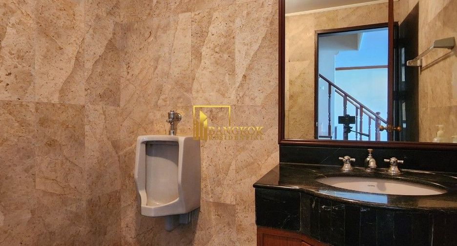 Condo en alquiler de 3 habitaciones en Khlong Toei, Bangkok