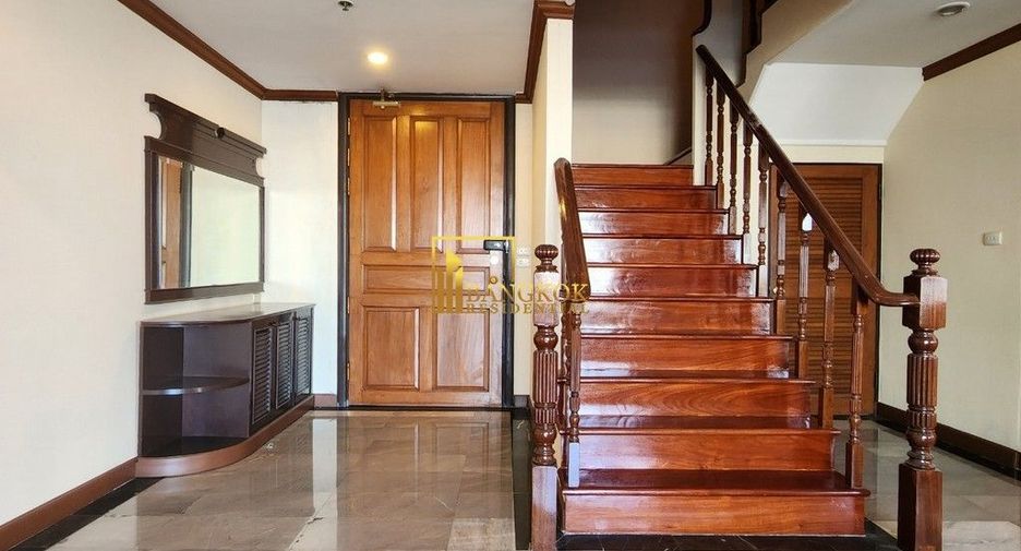 Condo en alquiler de 3 habitaciones en Khlong Toei, Bangkok