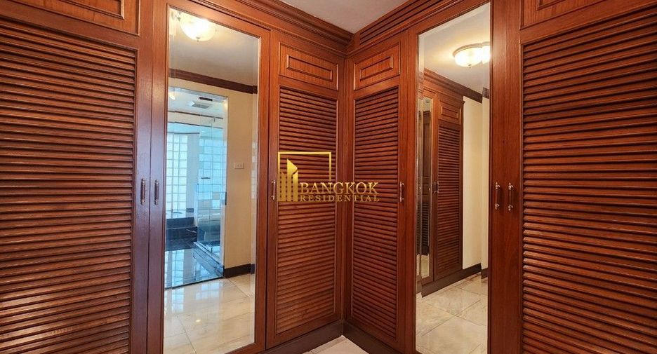 Condo en alquiler de 3 habitaciones en Khlong Toei, Bangkok