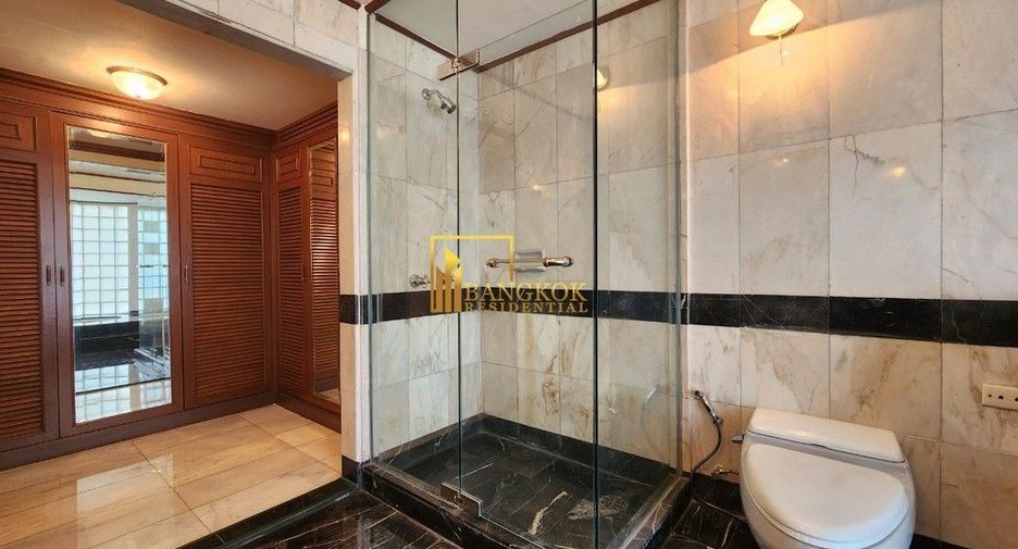 Condo en alquiler de 3 habitaciones en Khlong Toei, Bangkok