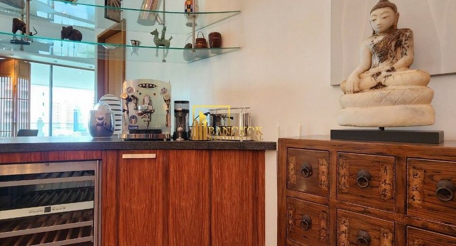 For rent 2 bedrooms condo in Watthana, Bangkok