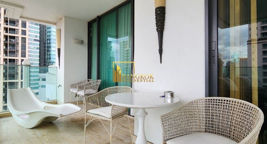 For rent 2 bedrooms condo in Watthana, Bangkok