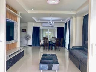 À louer 3 chambres maison à Si Racha, Chonburi