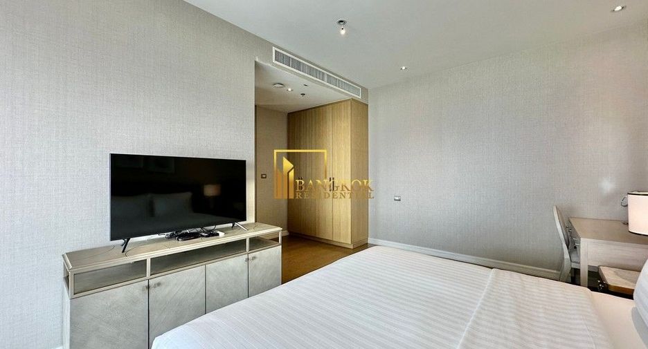 For rent 3 bedrooms condo in Pathum Wan, Bangkok