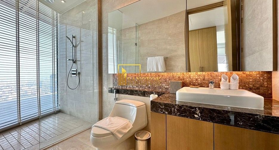 For rent 3 bedrooms condo in Pathum Wan, Bangkok