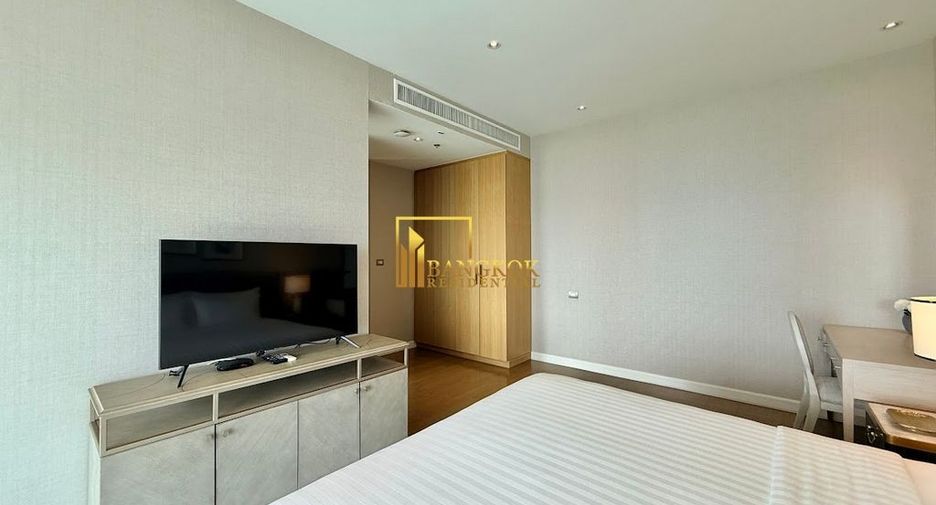 For rent 3 bedrooms condo in Pathum Wan, Bangkok