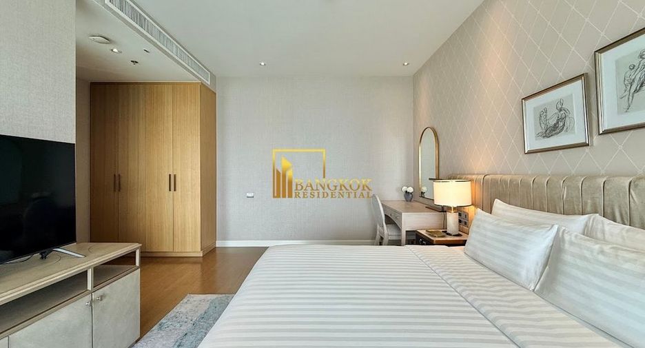 For rent 3 bedrooms condo in Pathum Wan, Bangkok