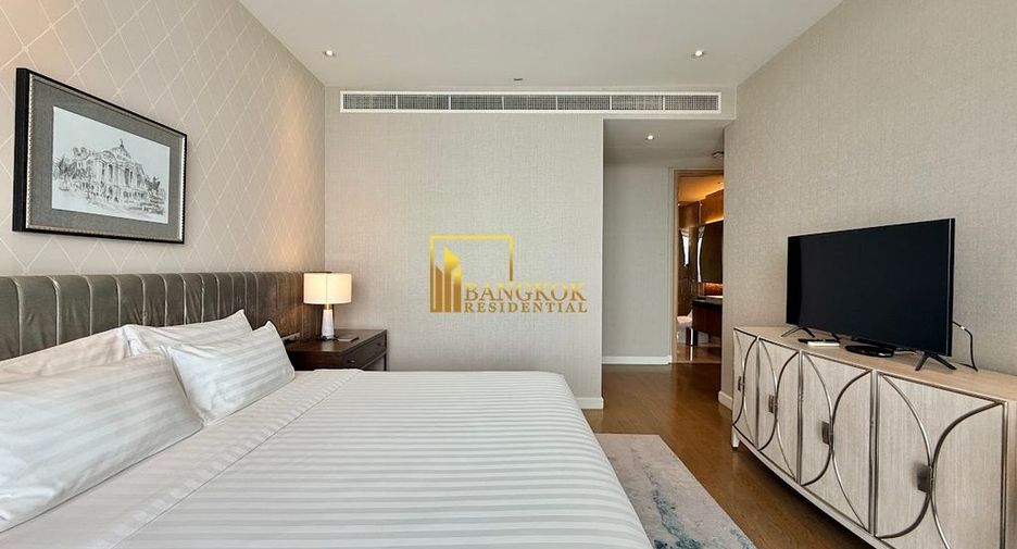For rent 3 bedrooms condo in Pathum Wan, Bangkok