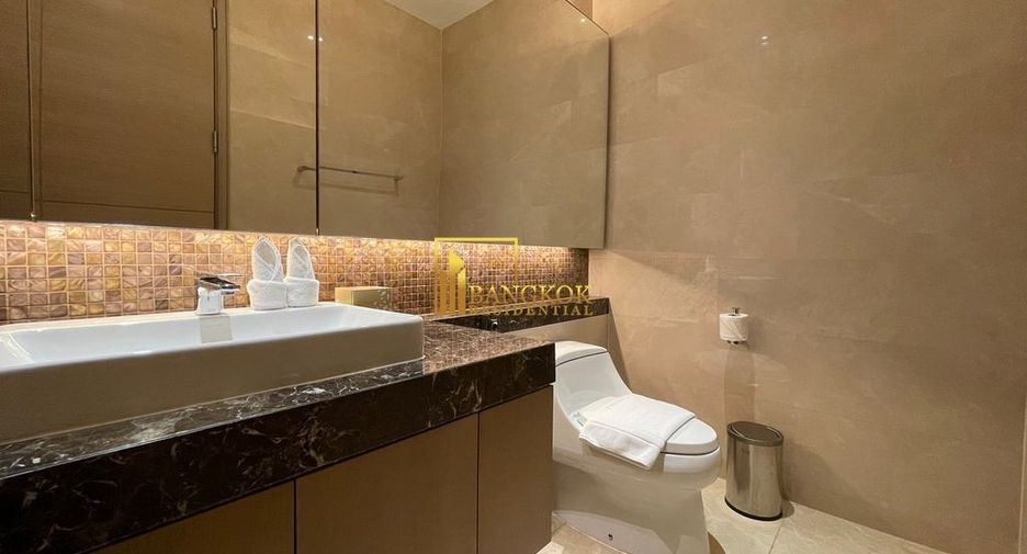 For rent 3 bedrooms condo in Pathum Wan, Bangkok