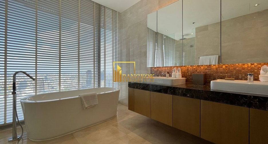 For rent 3 bedrooms condo in Pathum Wan, Bangkok