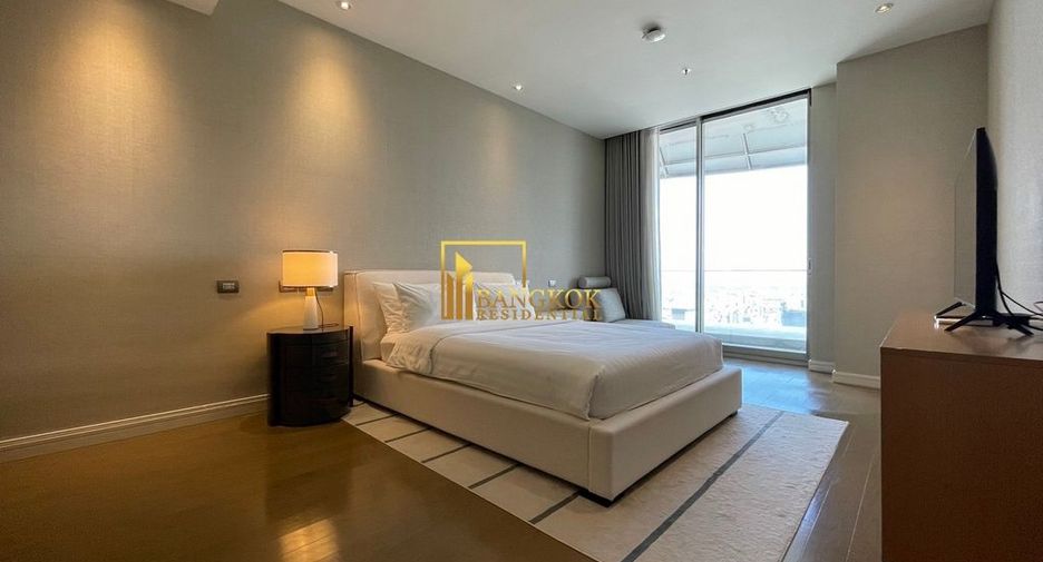 For rent 3 bedrooms condo in Pathum Wan, Bangkok