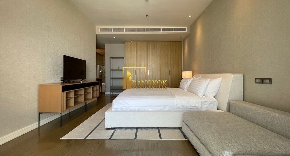 For rent 3 bedrooms condo in Pathum Wan, Bangkok