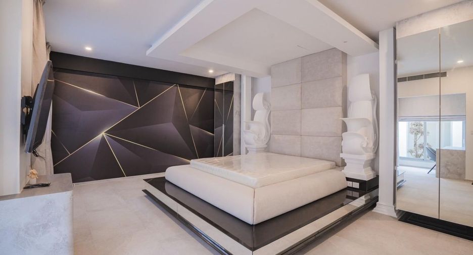 For rent and for sale 5 bedrooms villa in Mueang Phuket, Phuket