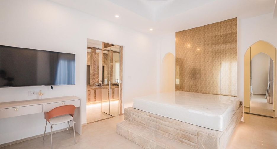 For rent and for sale 5 bedrooms villa in Mueang Phuket, Phuket