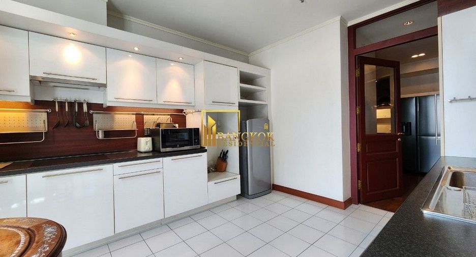Condo en alquiler de 3 habitaciones en Watthana, Bangkok