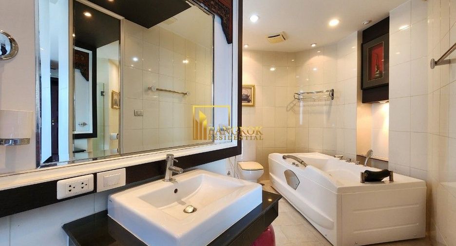 Condo en alquiler de 3 habitaciones en Watthana, Bangkok