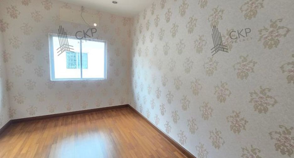 For sale 4 bedrooms townhouse in Phra Samut Chedi, Samut Prakan