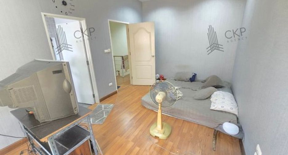 For sale 4 bedrooms townhouse in Phra Samut Chedi, Samut Prakan