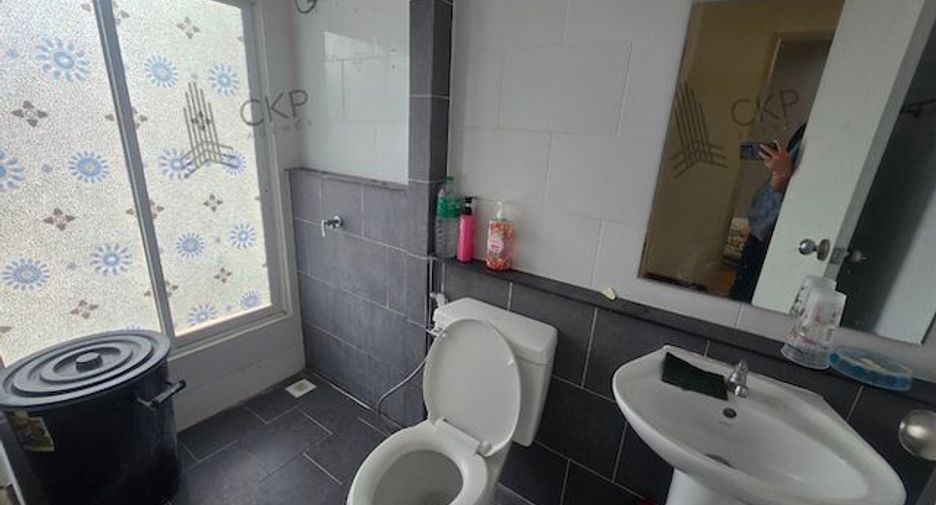 For sale 4 bedrooms townhouse in Phra Samut Chedi, Samut Prakan