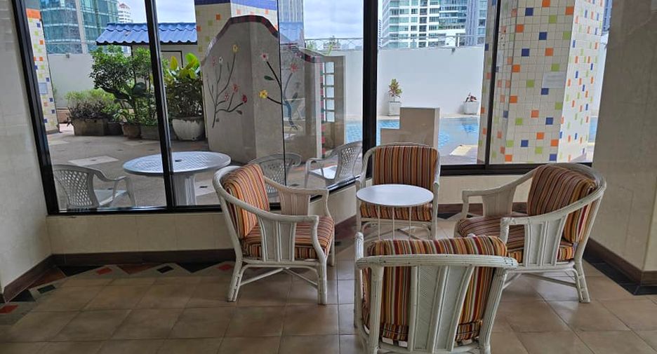 For sale 2 ベッドルーム condo in Watthana, Bangkok