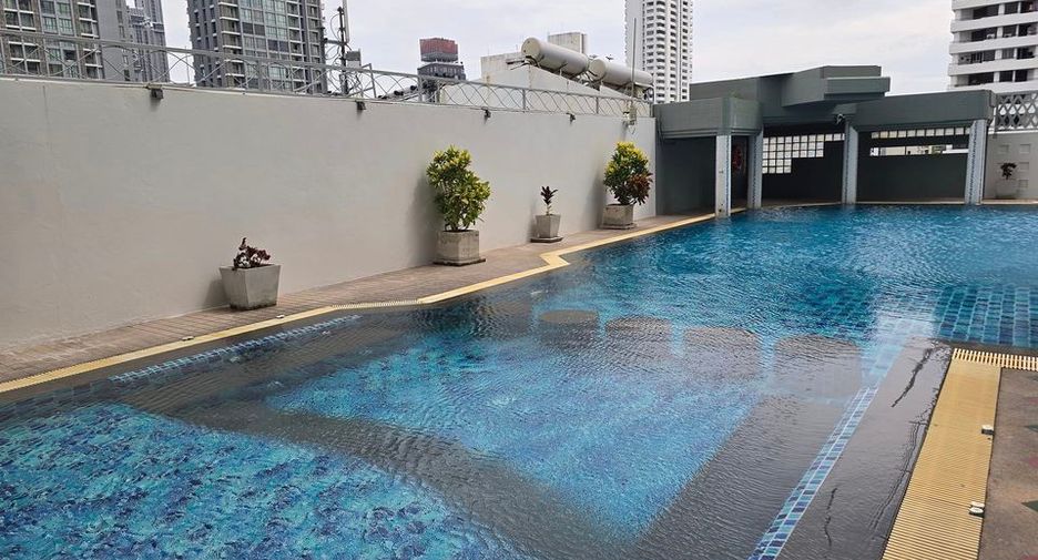 For sale 2 ベッドルーム condo in Watthana, Bangkok