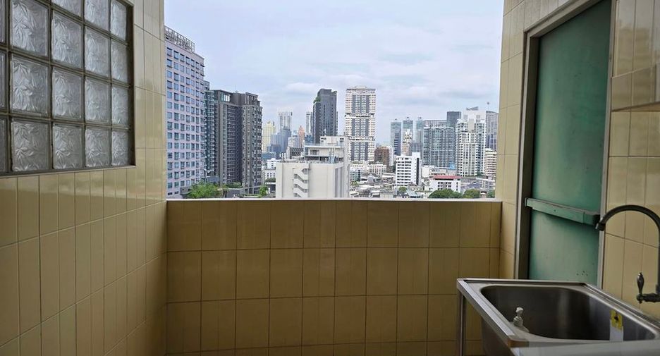For sale 2 ベッドルーム condo in Watthana, Bangkok