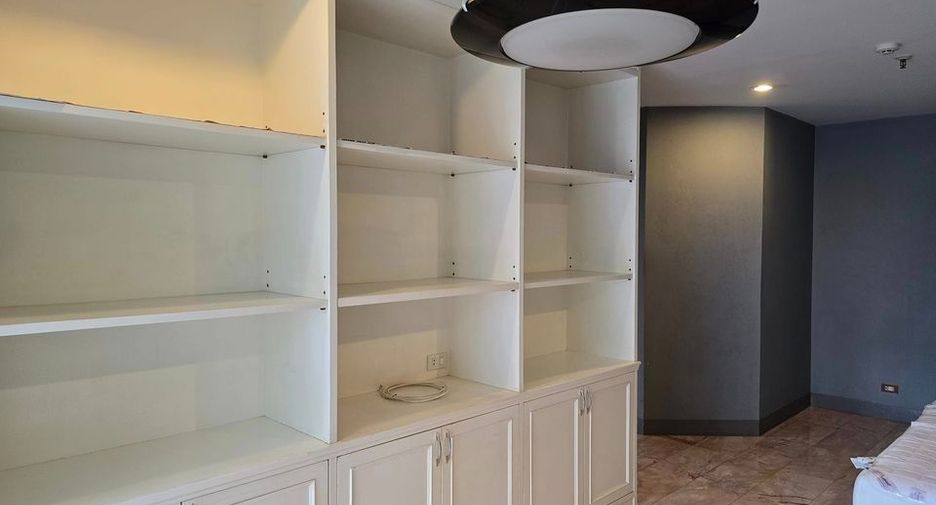 For sale 2 ベッドルーム condo in Watthana, Bangkok