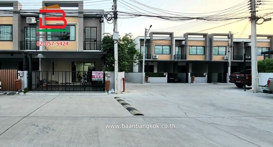 For sale 4 bedrooms townhouse in Mueang Pathum Thani, Pathum Thani
