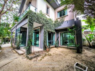À louer 3 chambres maison à Saphan Sung, Bangkok