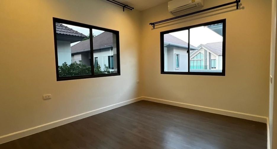 For rent 3 bedrooms house in Saphan Sung, Bangkok
