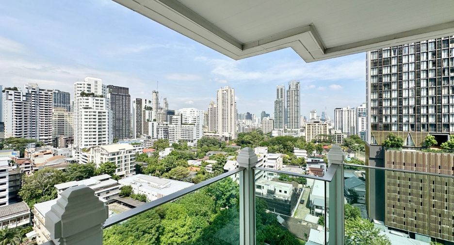 For rent 3 bedrooms condo in Watthana, Bangkok