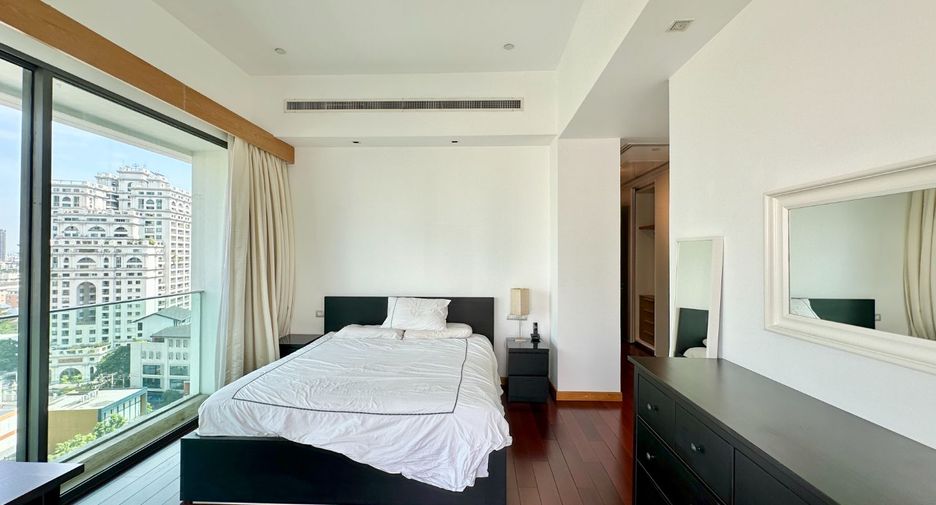For rent 3 bedrooms condo in Watthana, Bangkok