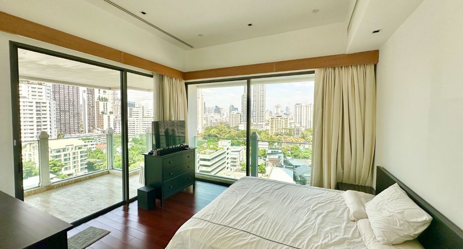 For rent 3 bedrooms condo in Watthana, Bangkok