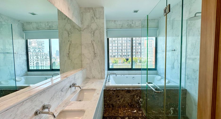 For rent 3 bedrooms condo in Watthana, Bangkok